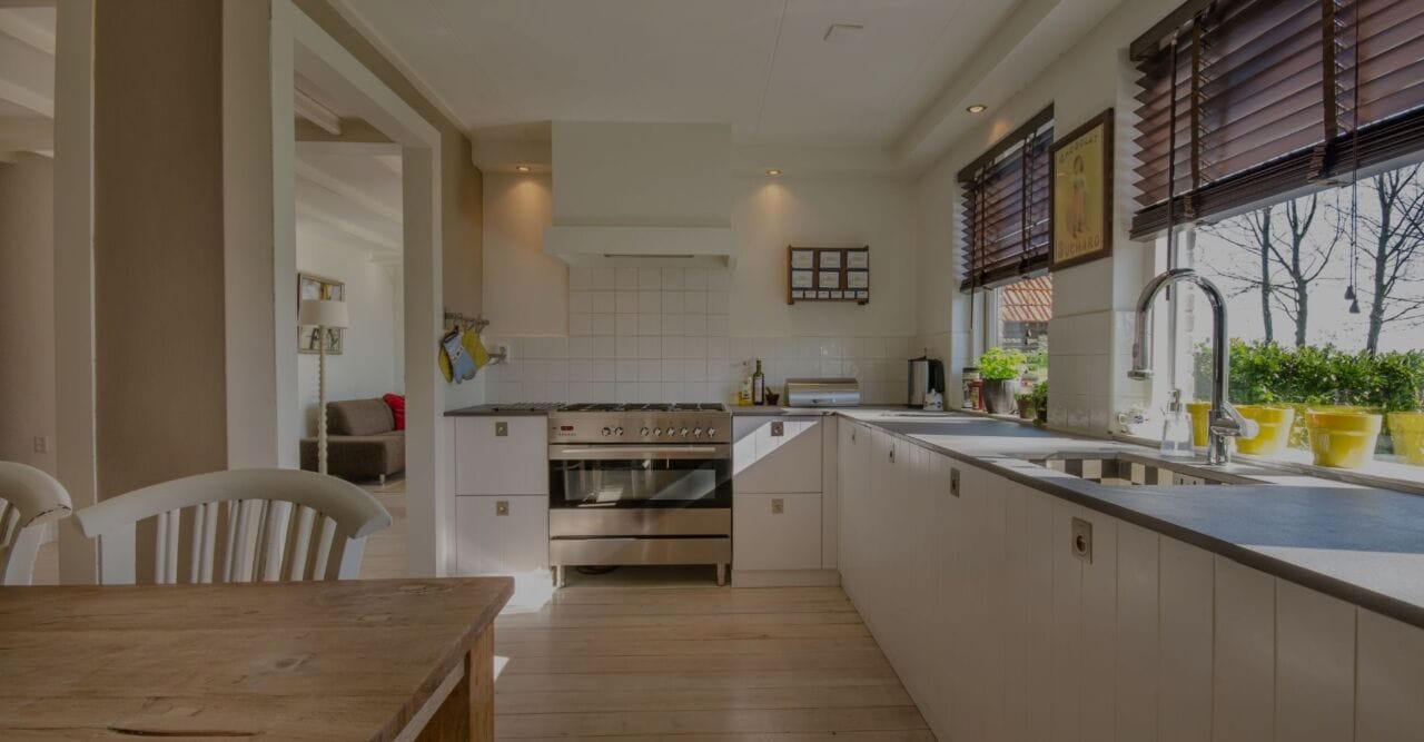 Hero Image – Our Favorite Quick Tips to Keep Your Home Clean in the Summer A Kitchen